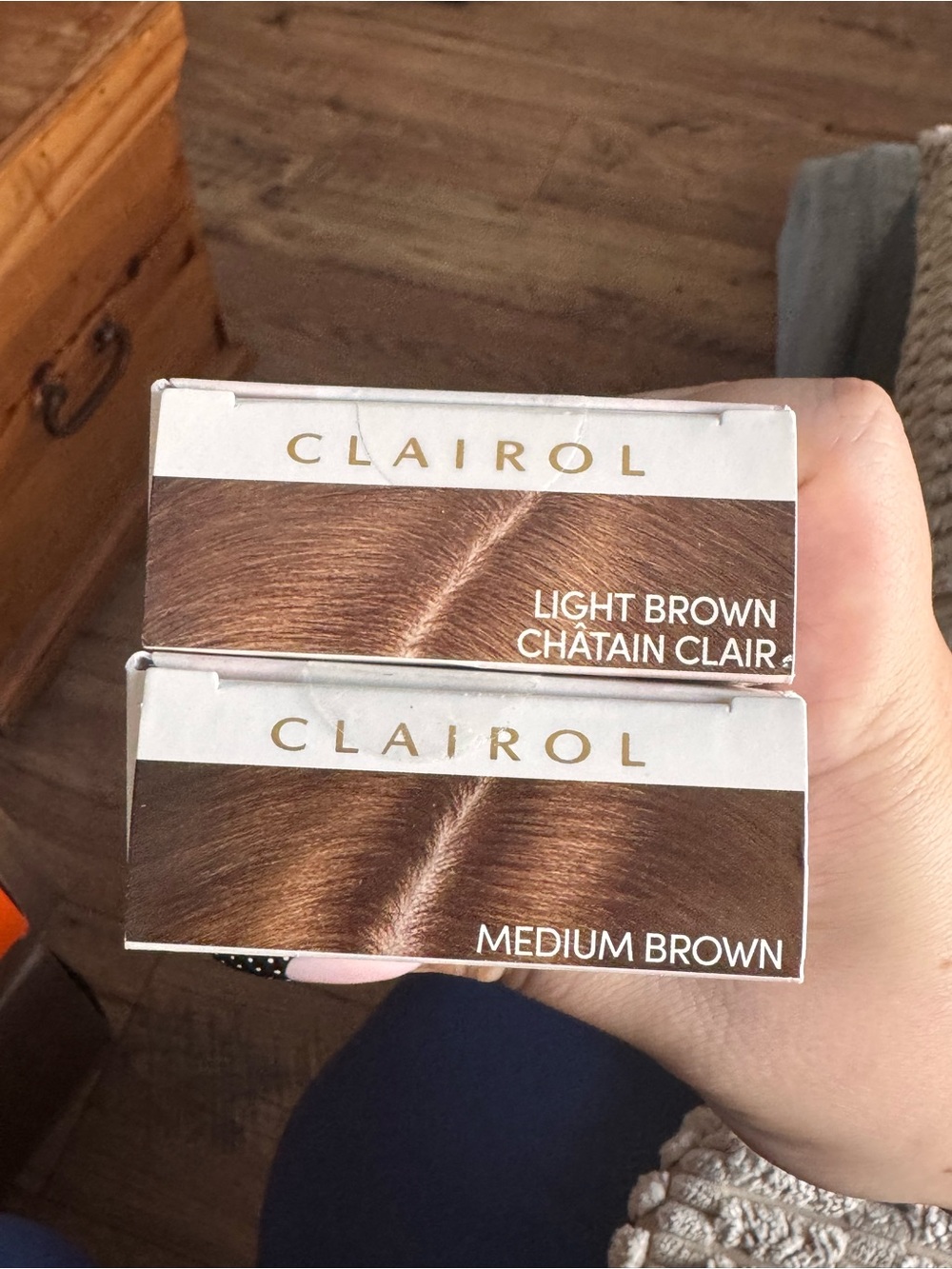 Clairol Root Touch Up light brown & medium brown - Picture 2 of 2